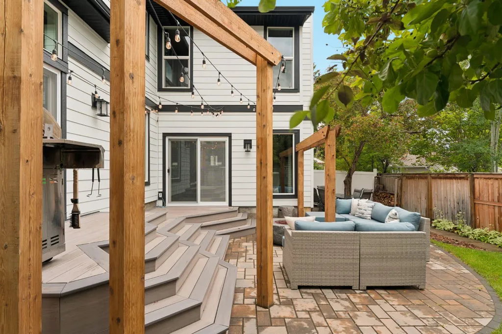 692 Woodpark Boulevard SW Calgary AB T2W 3R7