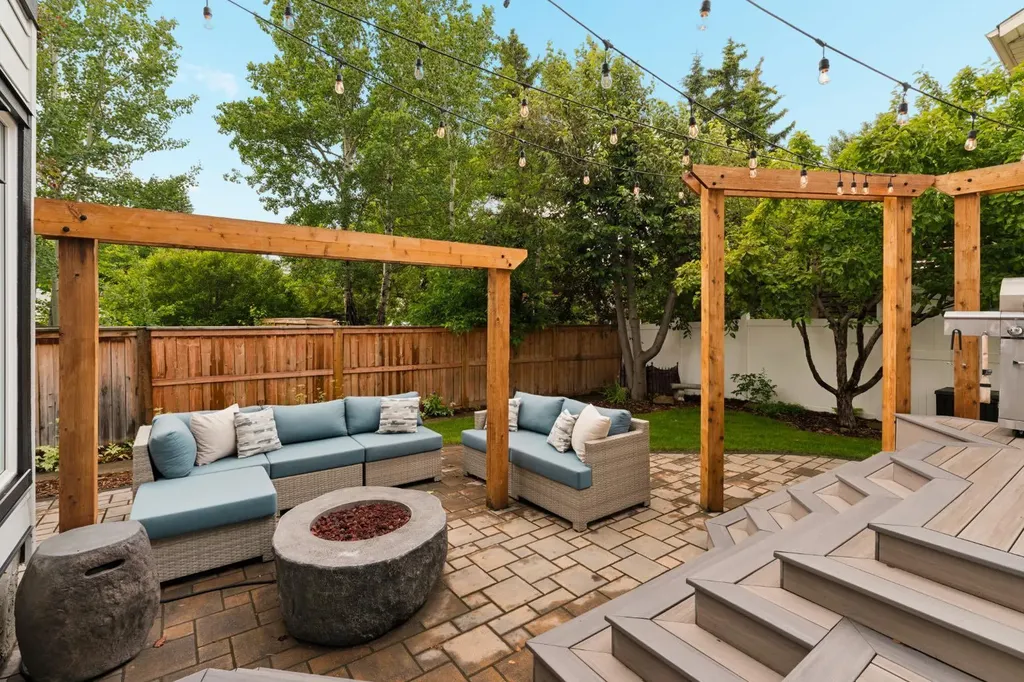 692 Woodpark Boulevard SW Calgary AB T2E 3R7