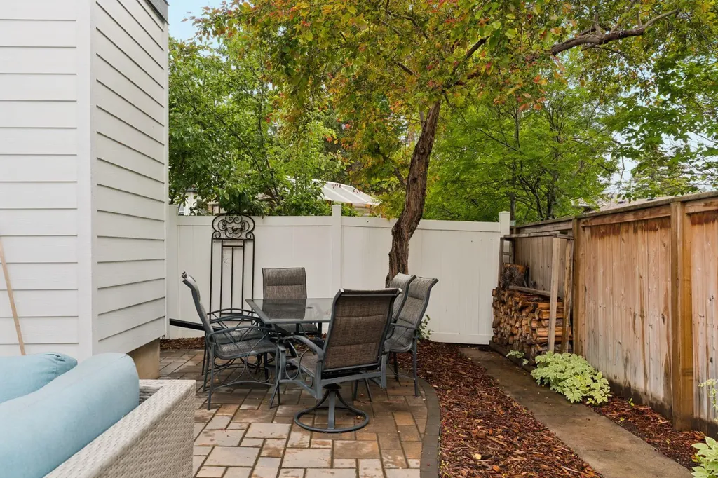 692 Woodpark Boulevard SW Calgary AB T2W 3R7