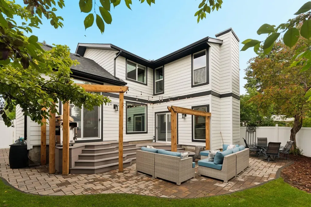 692 Woodpark Boulevard SW Calgary AB T2E 3R7