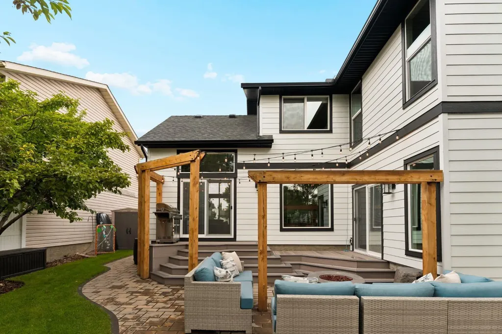 692 Woodpark Boulevard SW Calgary AB T2E 3R7