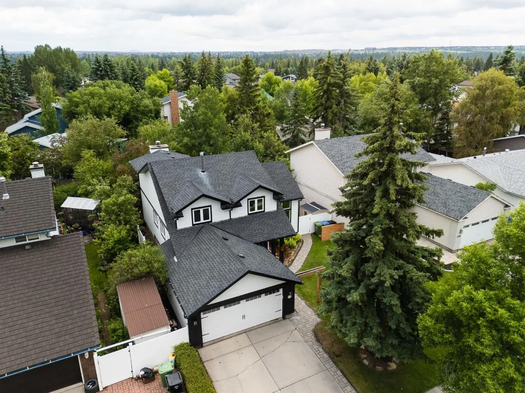 692 Woodpark Boulevard SW Calgary AB T2W 3R7