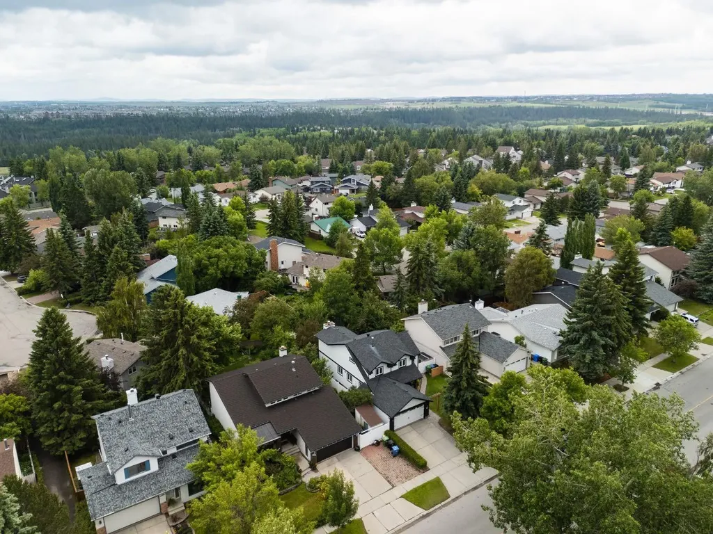 692 Woodpark Boulevard SW Calgary AB T2W 3R7