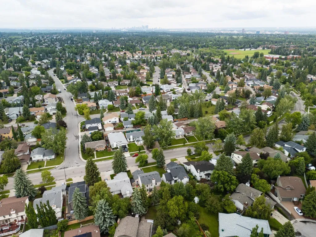 692 Woodpark Boulevard SW Calgary AB T2W 3R7