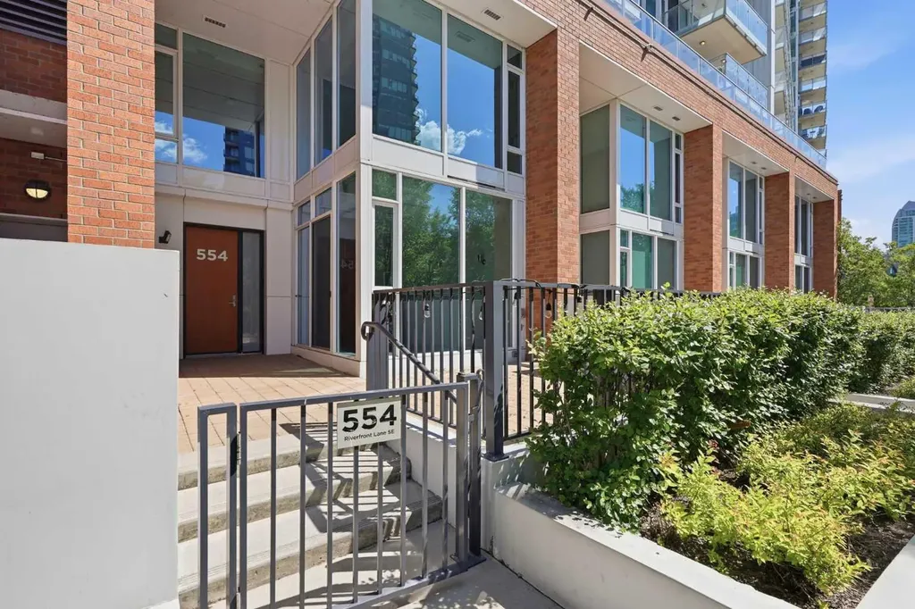 554 Riverfront Lane SE Calgary AB T2G1K1