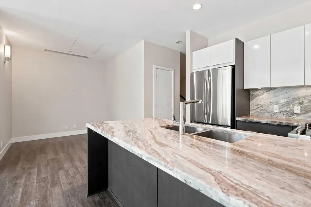 554 Riverfront Lane SE Calgary AB T2G1K1