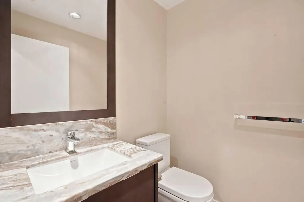 554 Riverfront Lane SE Calgary AB T2G1K1