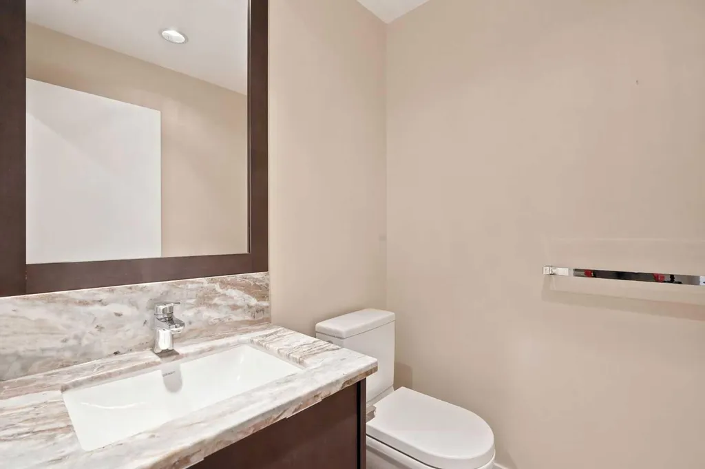 554 Riverfront Lane SE Calgary AB T2G1K1