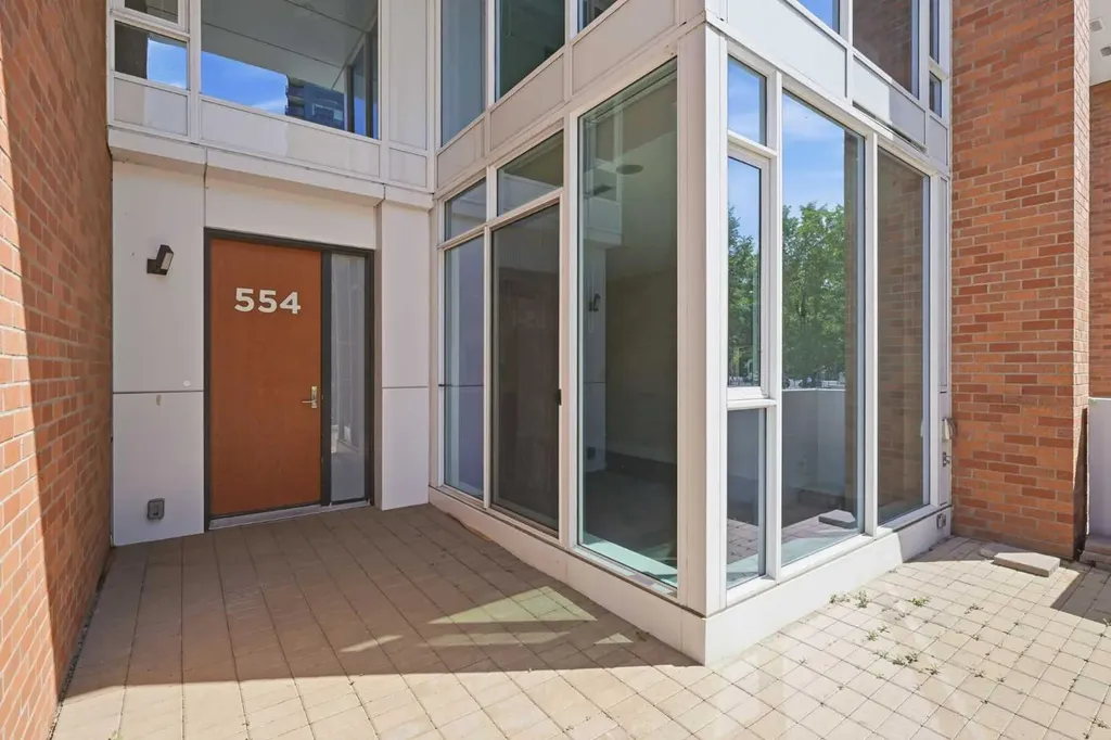 554 Riverfront Lane SE Calgary AB T2G1K1