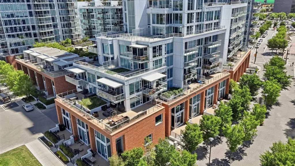 554 Riverfront Lane SE Calgary AB T2G1K1