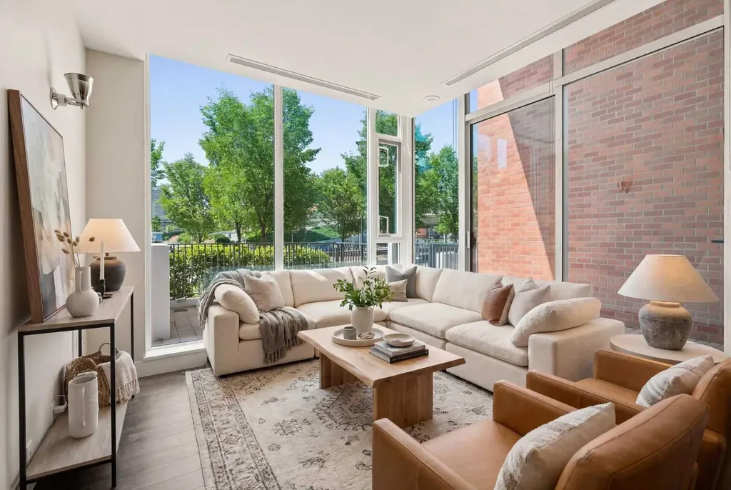 554 Riverfront Lane SE Calgary AB T2G1K1