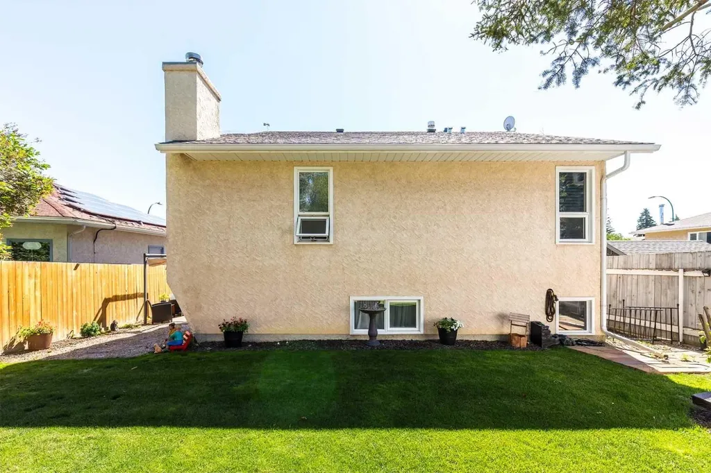 44 Lakhota Road W Lethbridge AB T1K 6J1