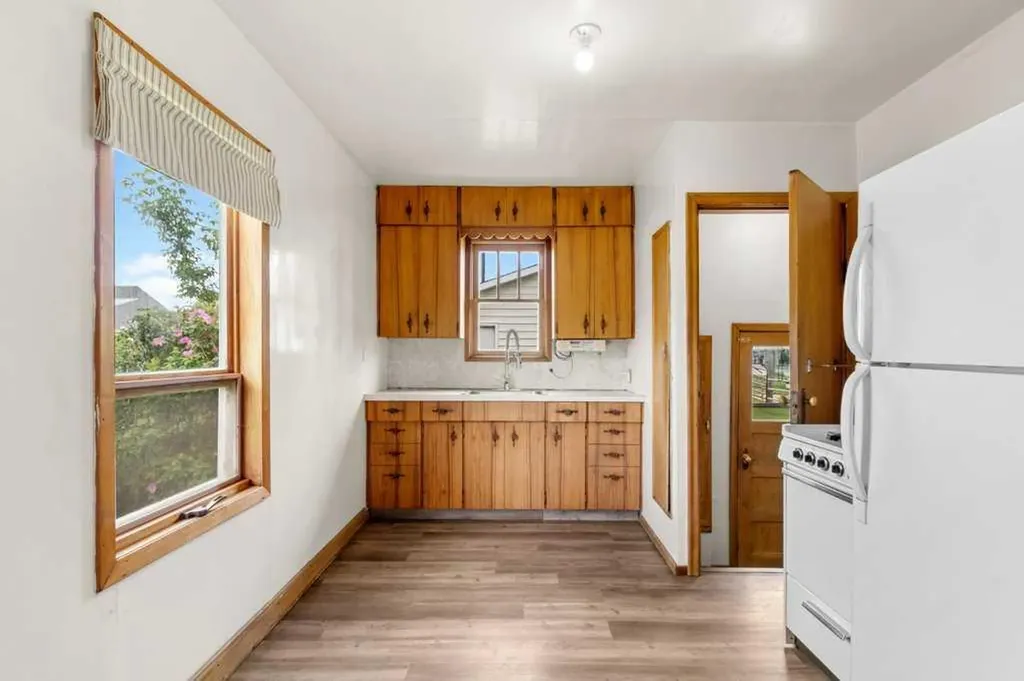 1925 23 Avenue W Delburne AB T0M 0V0