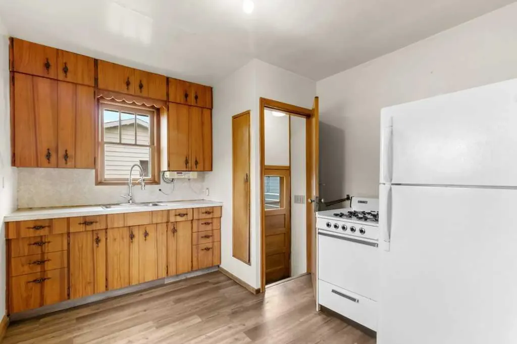 1925 23 Avenue Delburne AB T0M 0V0