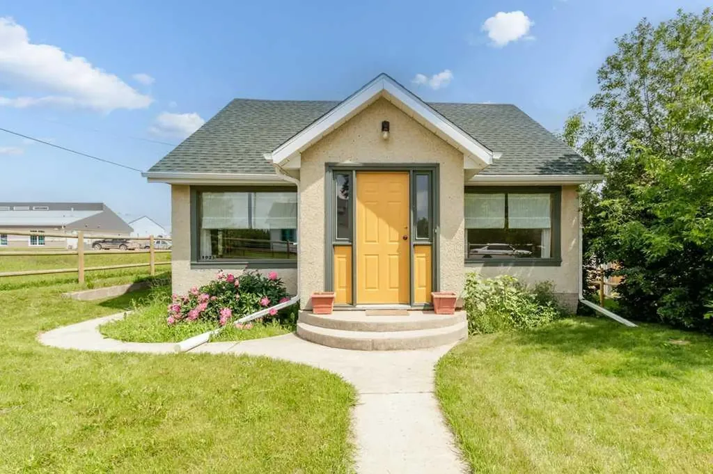 1925 23 Avenue W Delburne AB T0M 0V0