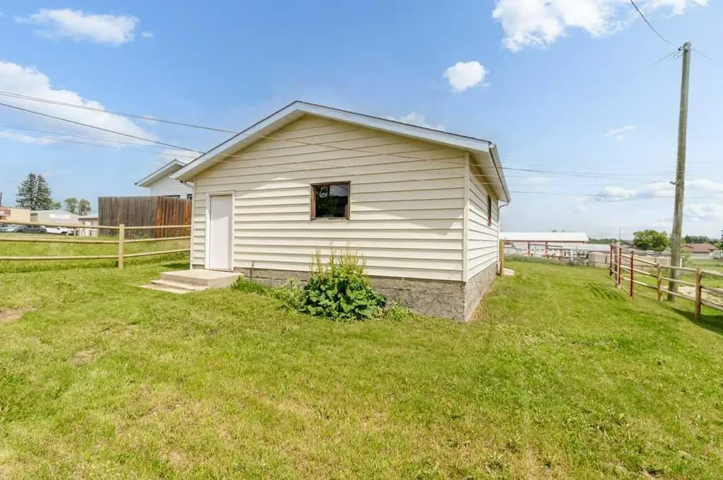 1925 23 Avenue Delburne AB T0M 0V0