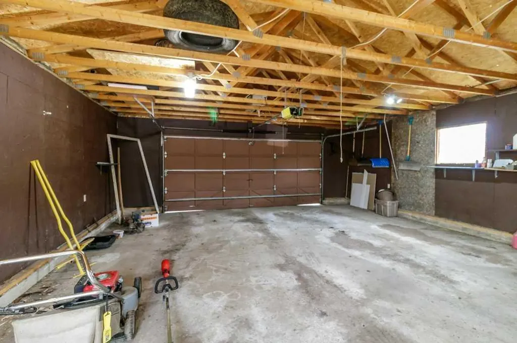 1925 23 Avenue W Delburne AB T0M 0V0
