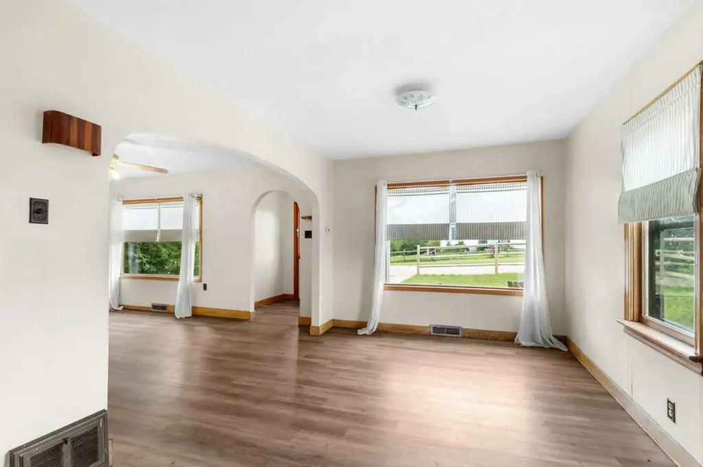 1925 23 Avenue W Delburne AB T0M 0V0