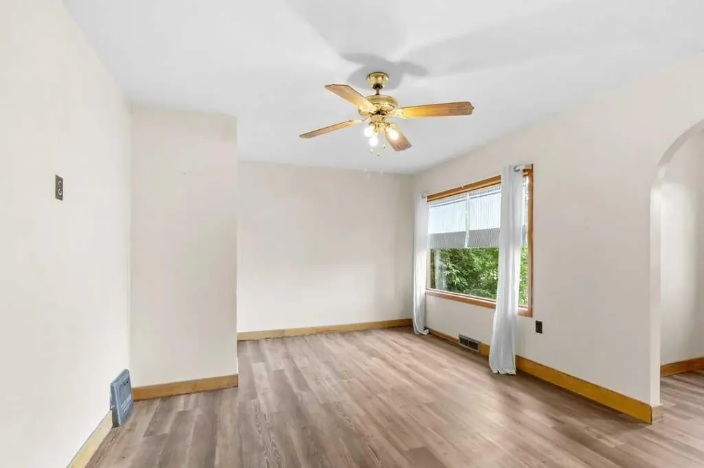 1925 23 Avenue Delburne AB T0M 0V0