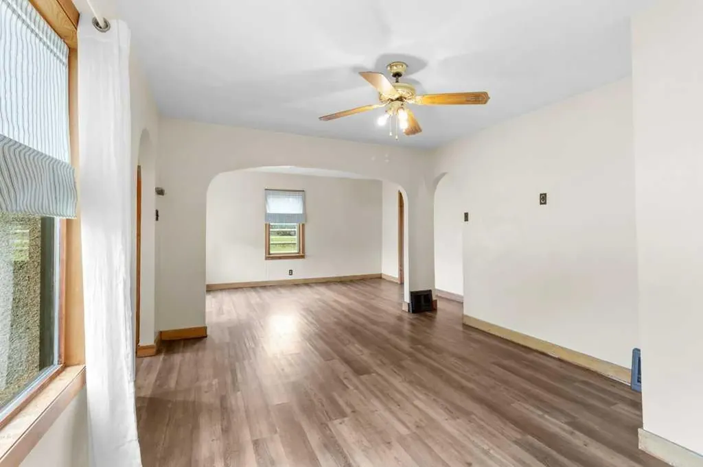 1925 23 Avenue W Delburne AB T0M 0V0