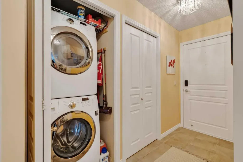 22 Richard Place SW Calgary AB T3E 7N6