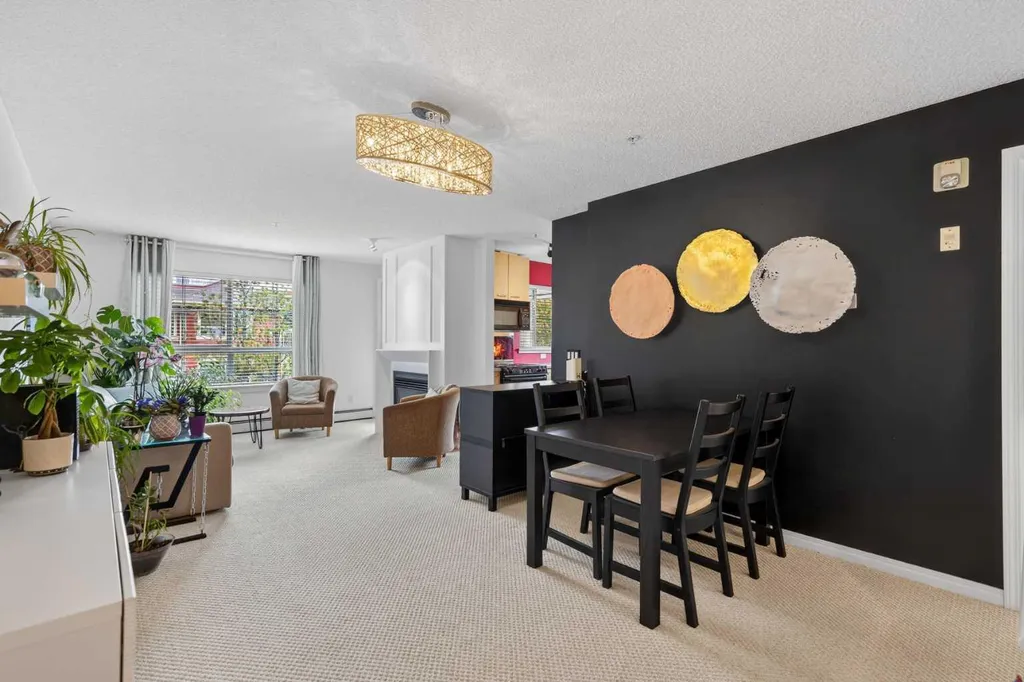 22 Richard Place SW Calgary AB T3E 7N6
