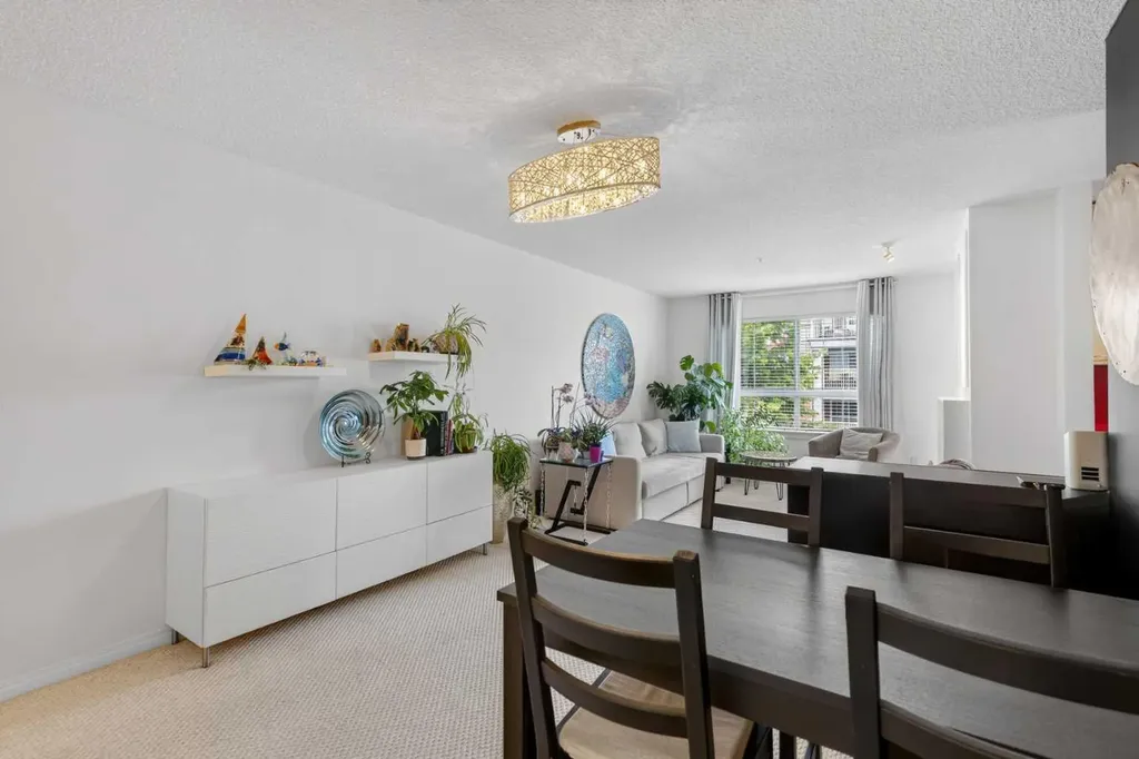 22 Richard Place SW Calgary AB T3E 7N6