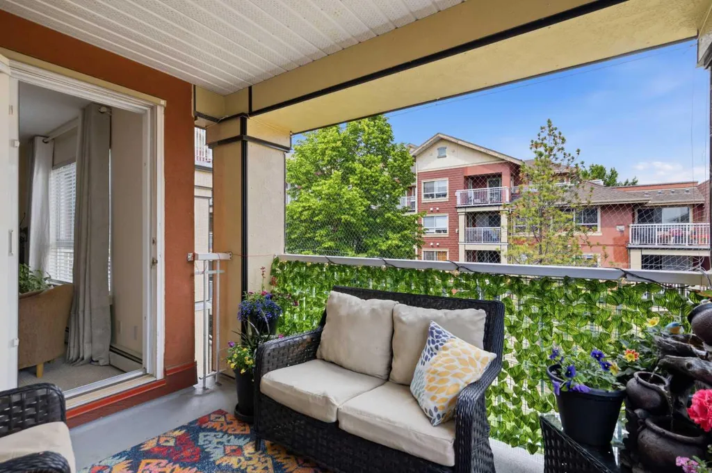 22 Richard Place SW Calgary AB T3E 7N6