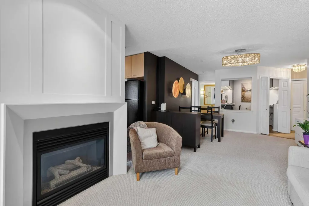 22 Richard Place SW Calgary AB T3E 7N6