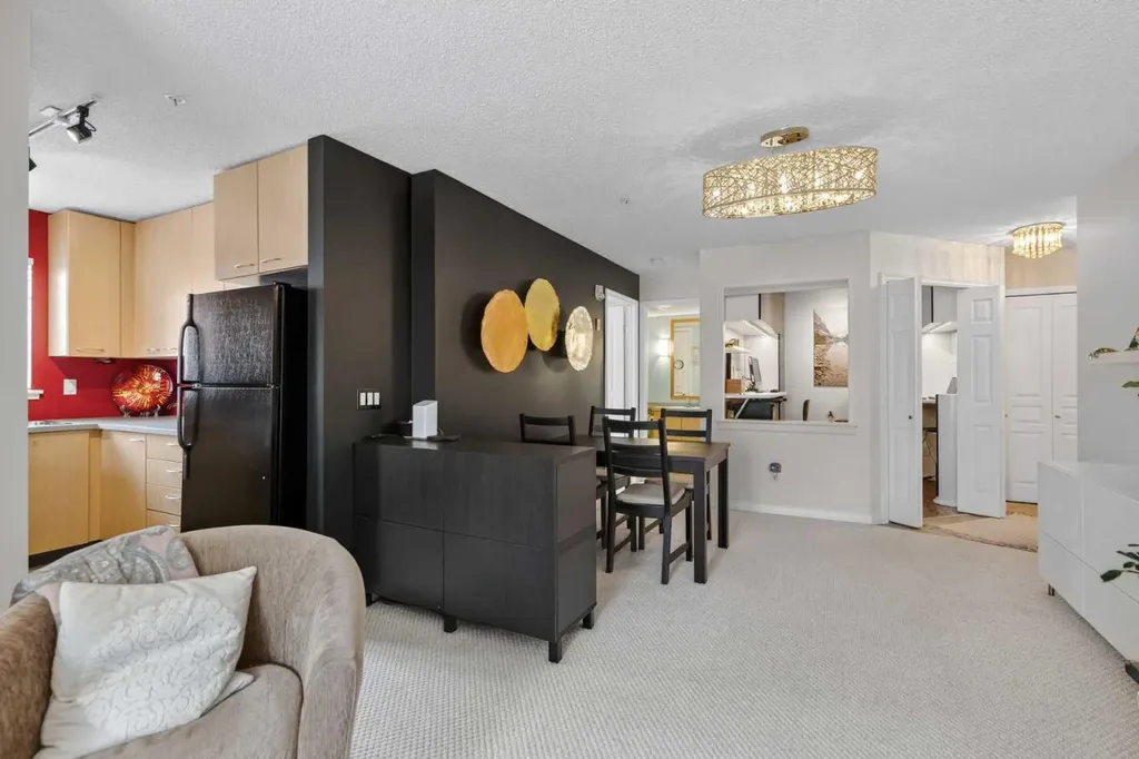 22 Richard Place SW Calgary AB T3E 7N6