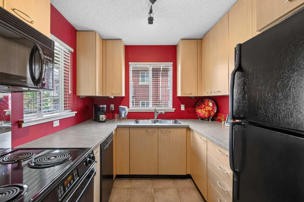 22 Richard Place SW Calgary AB T3E 7N6