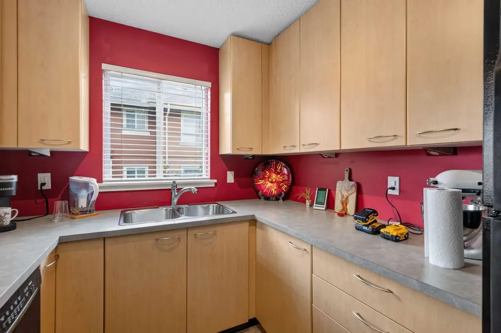 22 Richard Place SW Calgary AB T3E 7N6
