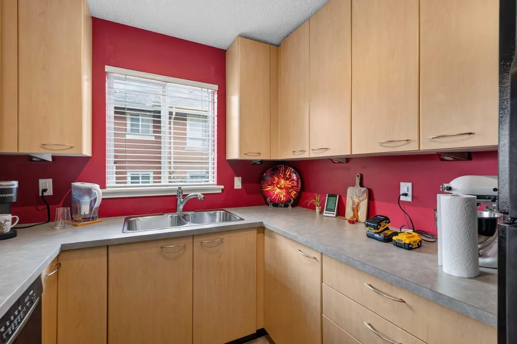 22 Richard Place SW Calgary AB T3E 7N6