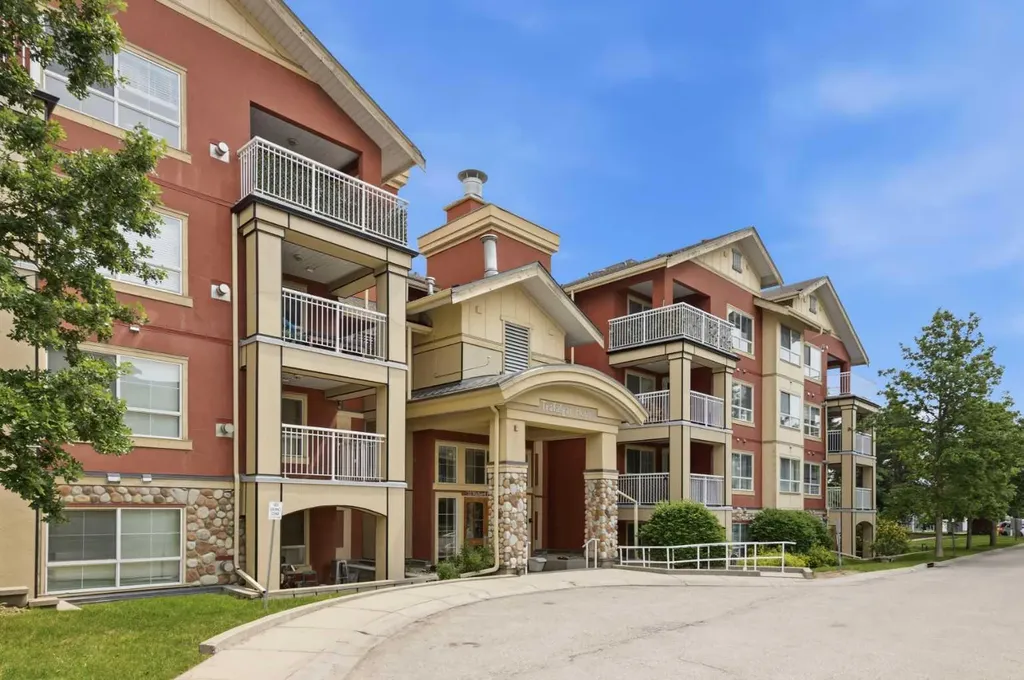 22 Richard Place SW Calgary AB T3E 7N6