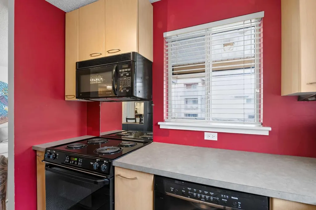 22 Richard Place SW Calgary AB T3E 7N6