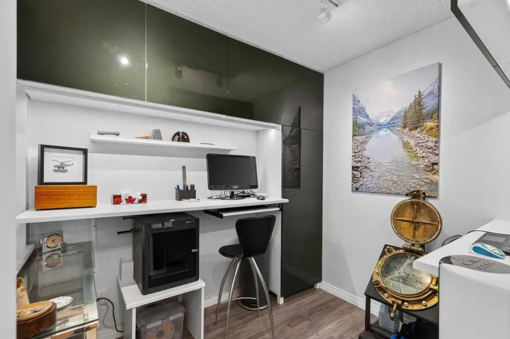 22 Richard Place SW Calgary AB T3E 7N6