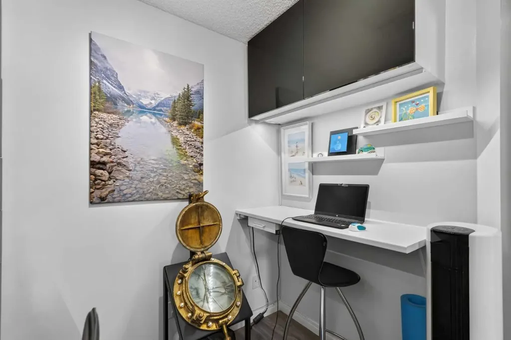 22 Richard Place SW Calgary AB T3E 7N6