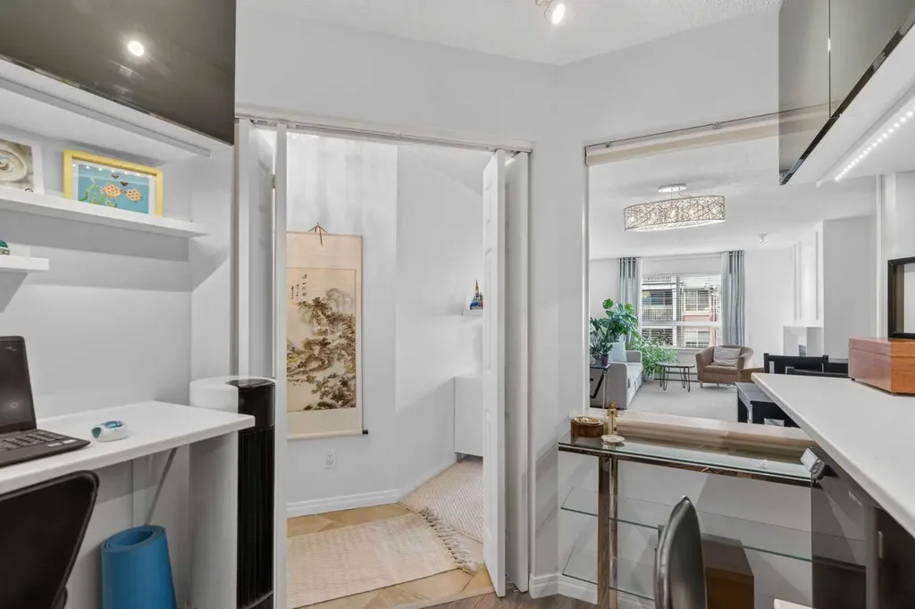 22 Richard Place SW Calgary AB T3E 7N6