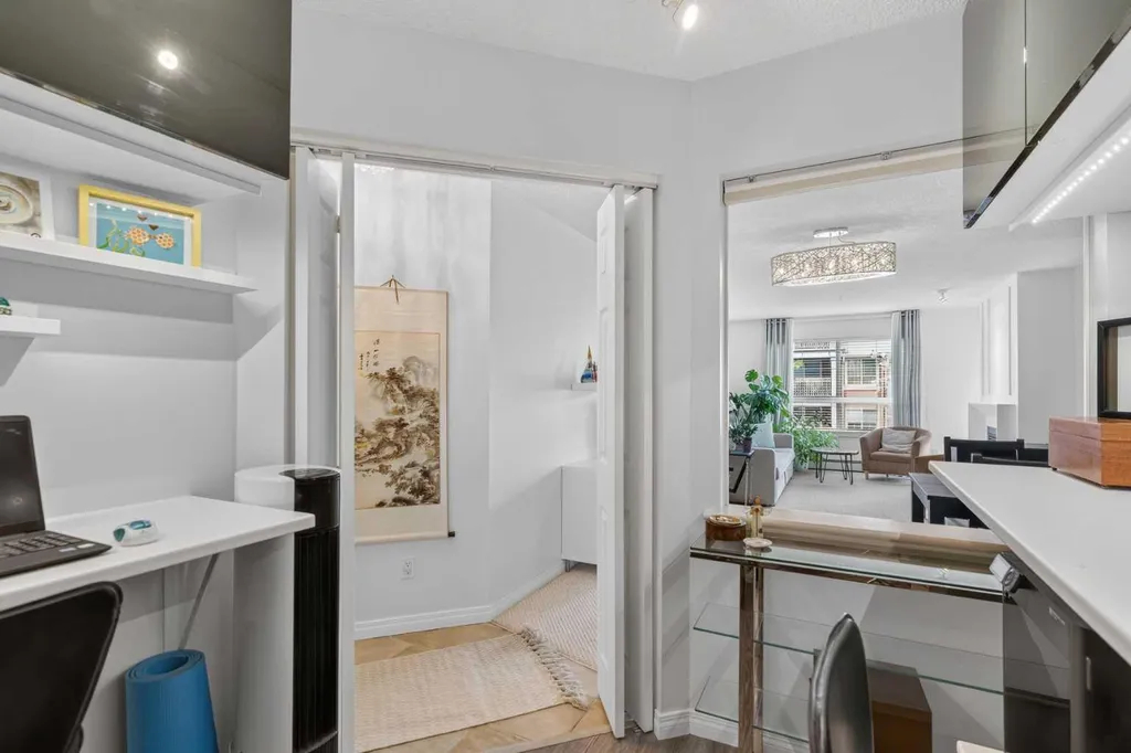 22 Richard Place SW Calgary AB T3E 7N6