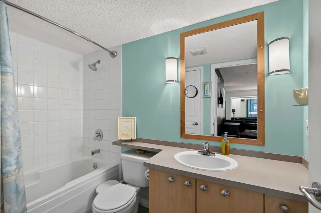 22 Richard Place SW Calgary AB T3E 7N6