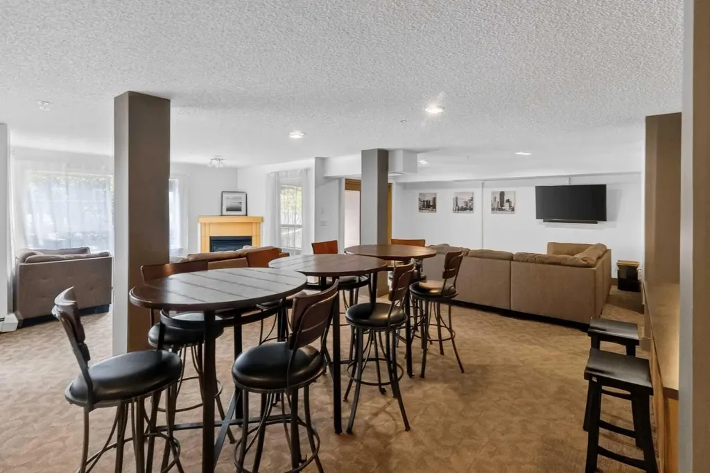 22 Richard Place SW Calgary AB T3E 7N6