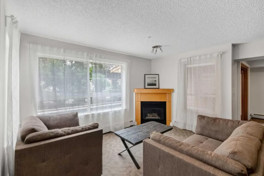 22 Richard Place SW Calgary AB T3E 7N6