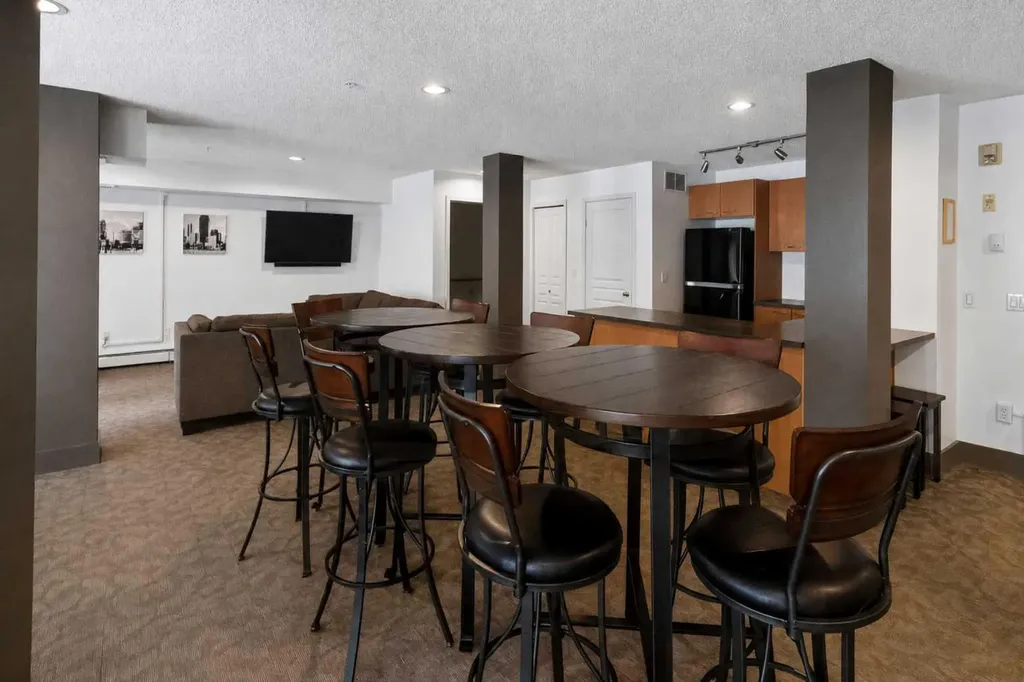 22 Richard Place SW Calgary AB T3E 7N6