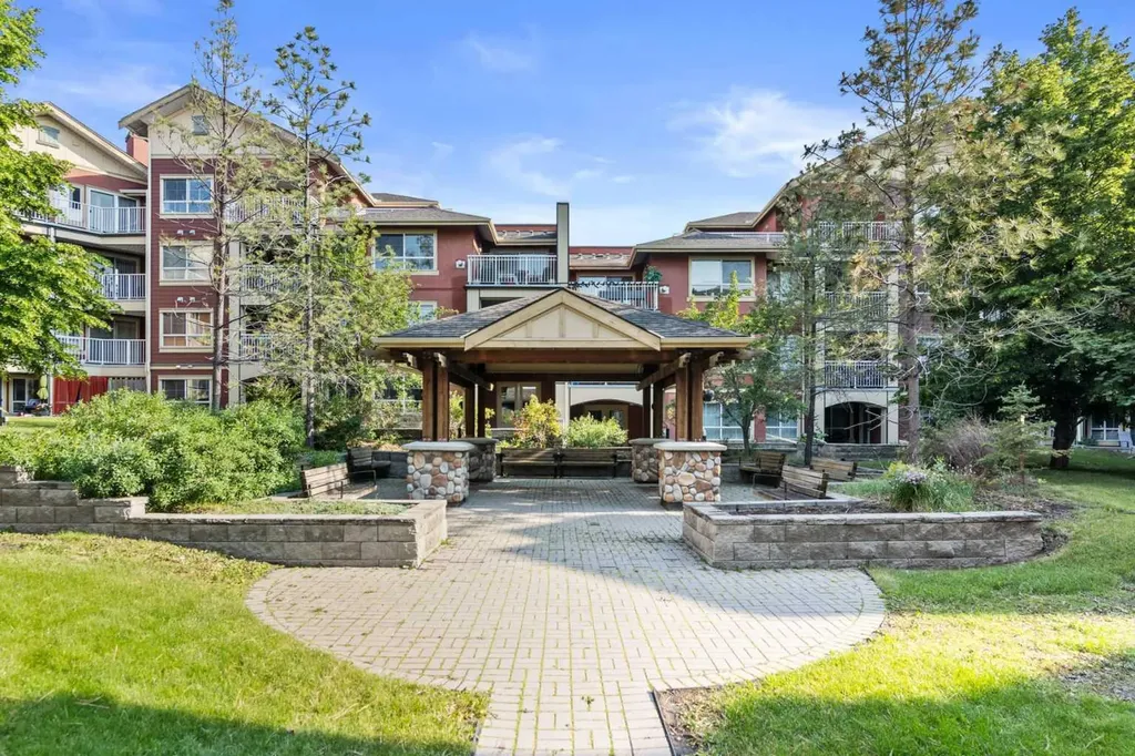 22 Richard Place SW Calgary AB T3E 7N6