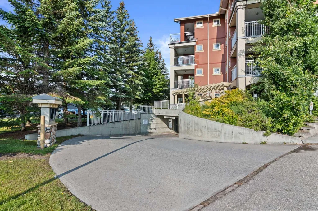 22 Richard Place SW Calgary AB T3E 7N6