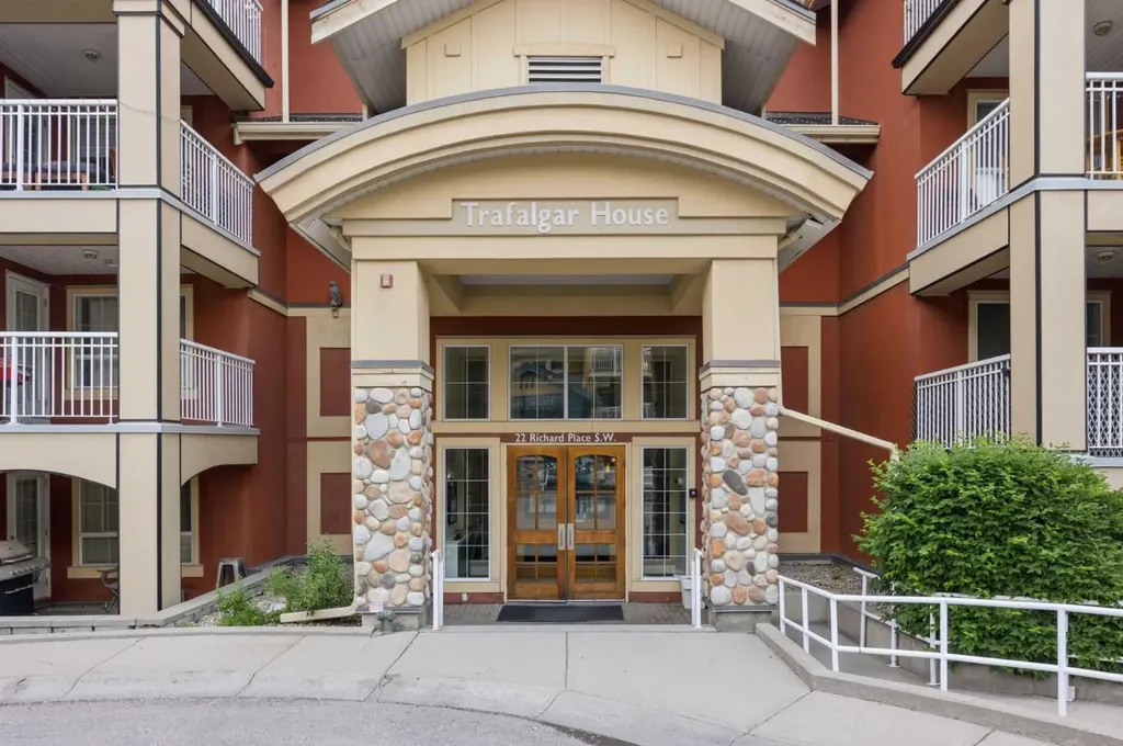 22 Richard Place SW Calgary AB T3E 7N6