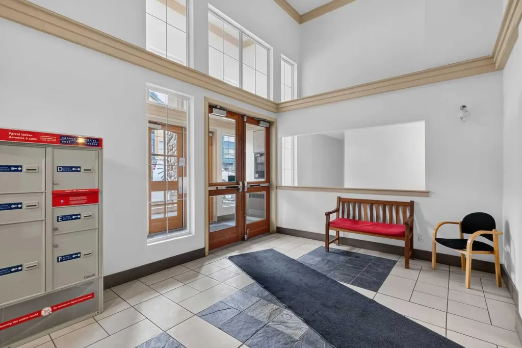 22 Richard Place SW Calgary AB T3E 7N6