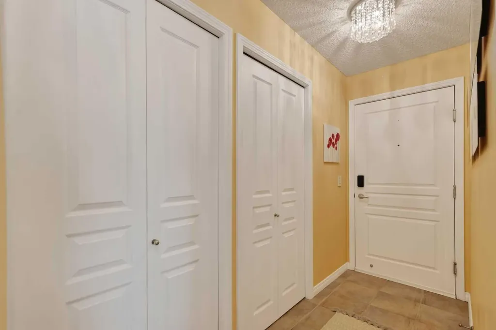 22 Richard Place SW Calgary AB T3E 7N6