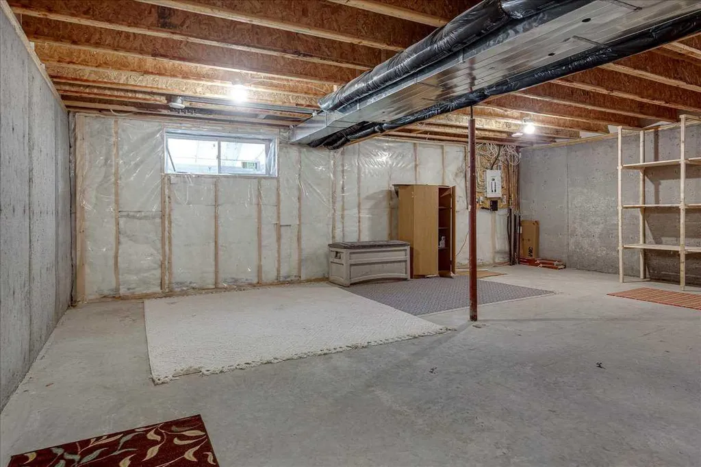 939 Ramage Crescent Red Deer AB T4P 3Z9