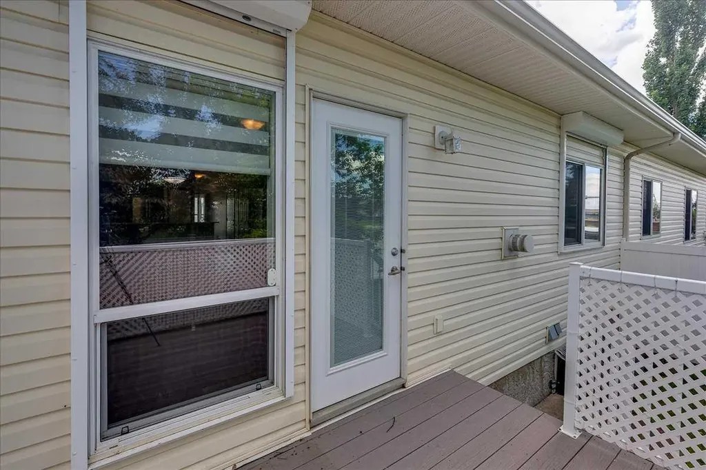 939 Ramage Crescent Red Deer AB T4P 3Z9